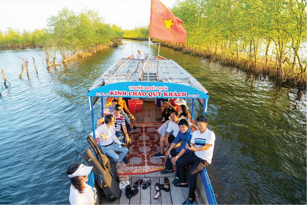 Chèo thuyền & thưởng thức món ngon trên phá Tam Giang