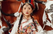 Gen Z Trung Quốc thổi luồng sinh khí mới vào trang phục truyền thống của người Tây Tạng
