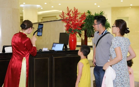 VinPearl tiên phong ứng dụng công nghệ nhận diện gương mặt trong dịch vụ du lịch khách sạn tại Việt Nam vinpearl tien phong ung dung cong nghe nhan dien guong mat trong dich vu du lich khach san tai viet nam