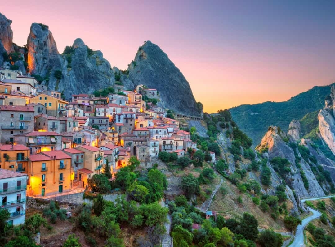 Sức hút của những thị trấn và ngôi làng xinh đẹp hàng đầu nước Ý