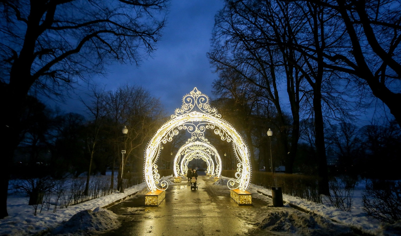 Mátxcơva lung linh ánh đèn chào đón Giáng sinh và năm mới 2022