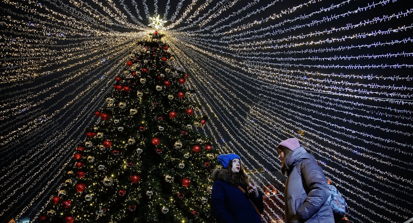 Mátxcơva lung linh ánh đèn chào đón Giáng sinh và năm mới 2022