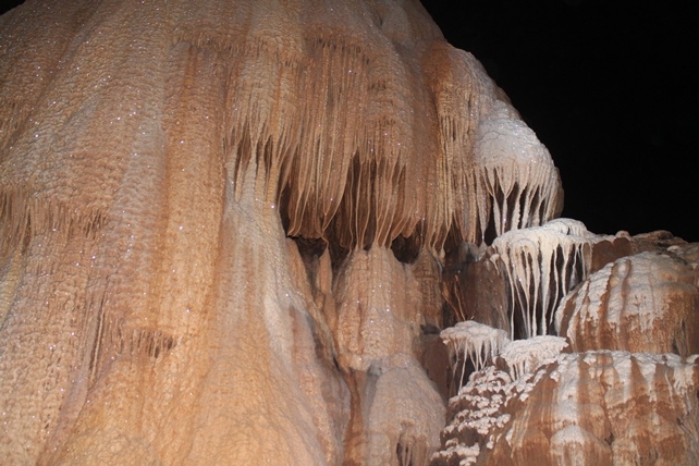 Vẻ đẹp độc đáo của hang động Pê Răng Ky