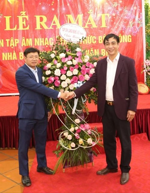 Nhà báo, nhạc sĩ Đinh Văn Bình: Ra mắt tuyển tập âm nhạc “Thao thức bên sông” Nhà báo, nhạc sĩ Đinh Văn Bình: Ra mắt tuyển tập âm nhạc “Thao thức bên sông”