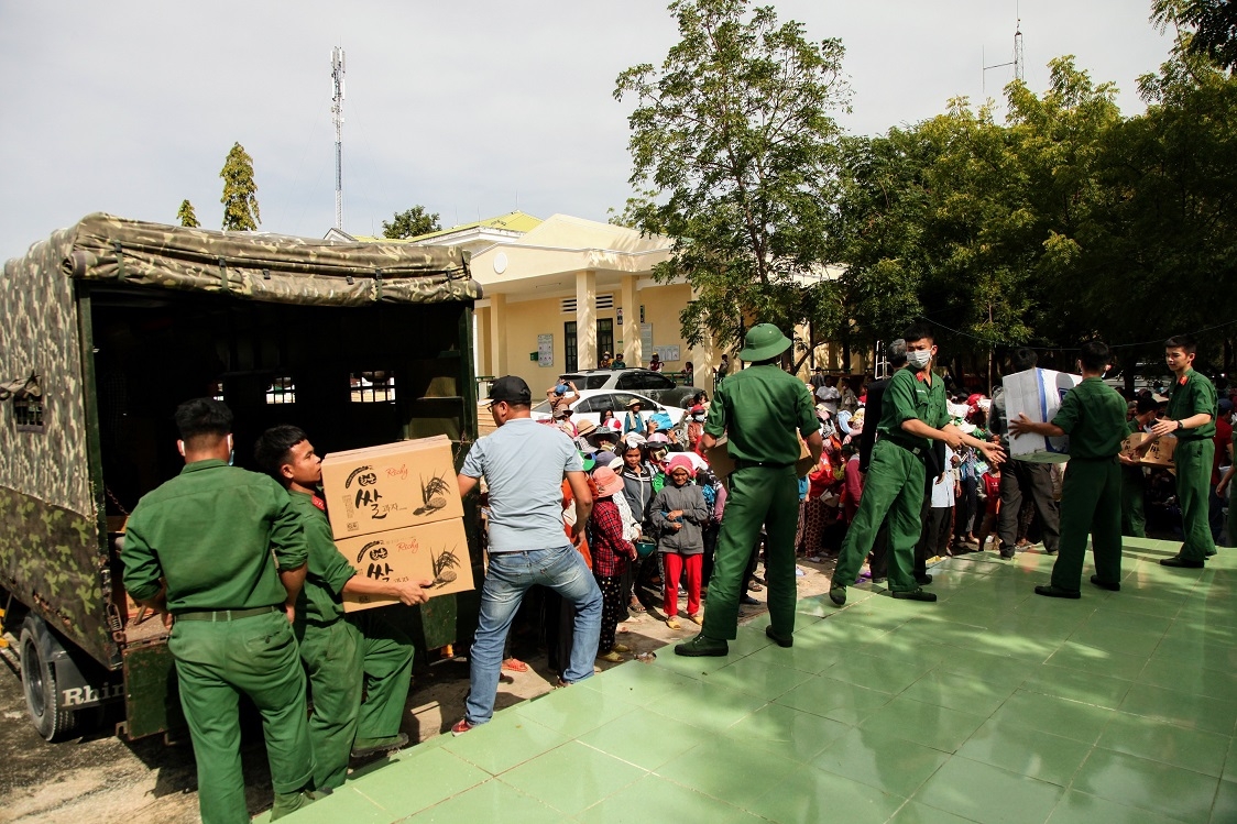 Chuyện bây giờ mới kể 