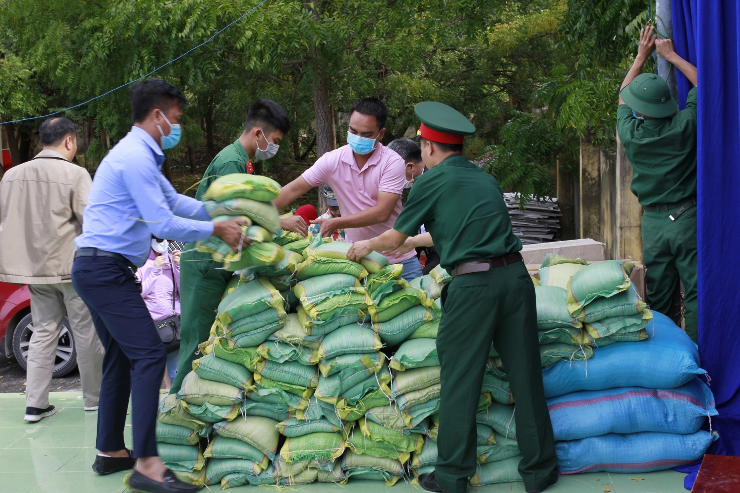 Chuyện bây giờ mới kể Chuyện bây giờ mới kể