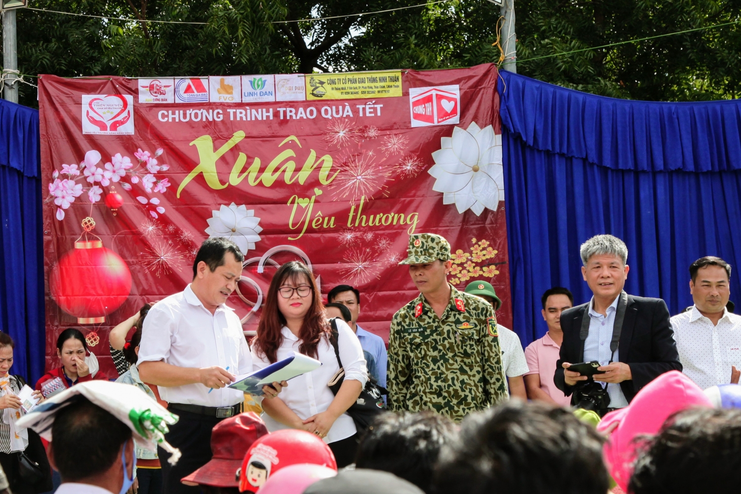 Chuyện bây giờ mới kể 