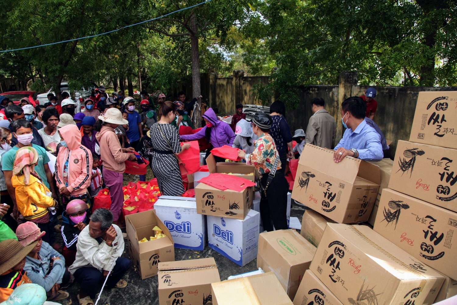 Chuyện bây giờ mới kể 