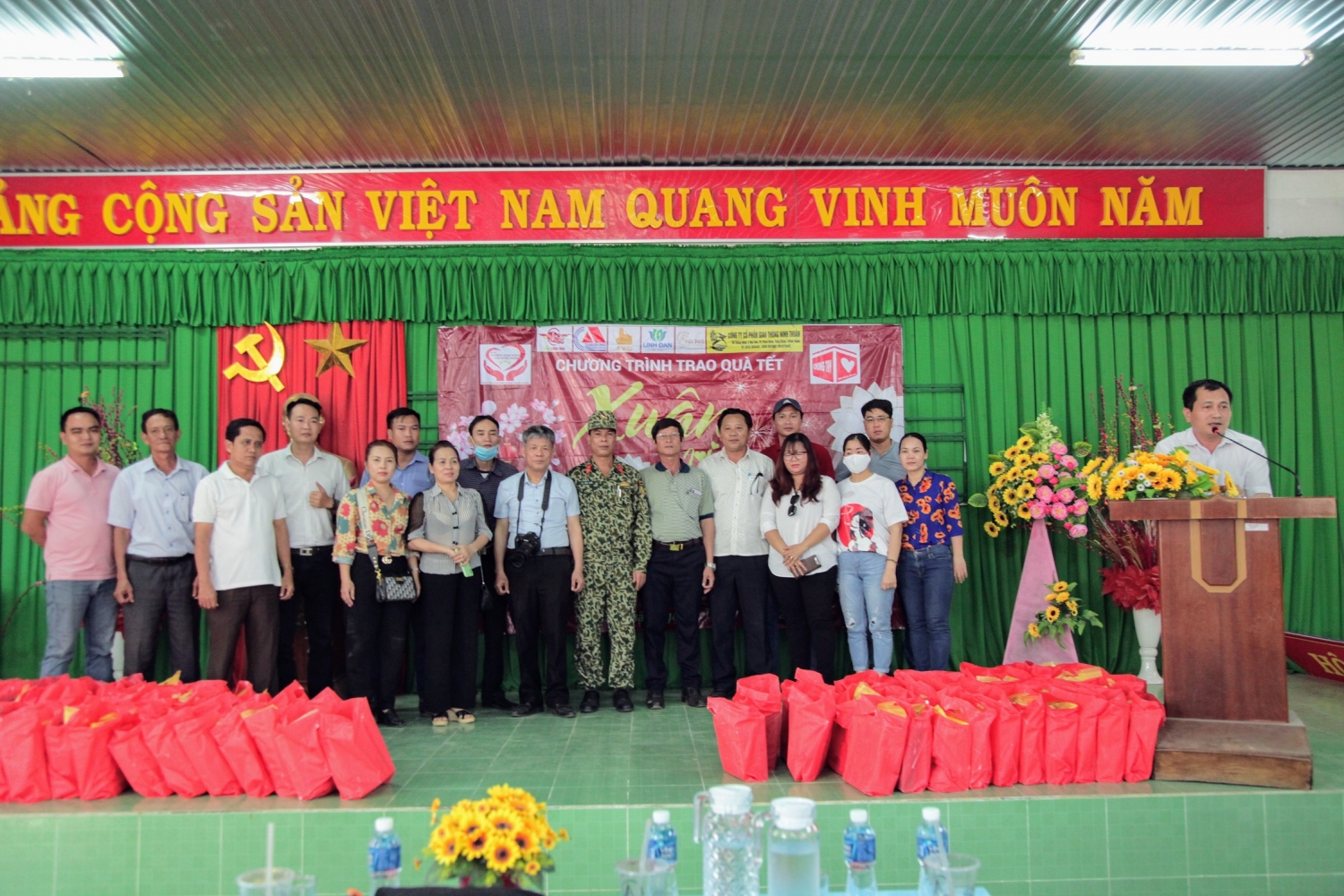 Chuyện bây giờ mới kể 