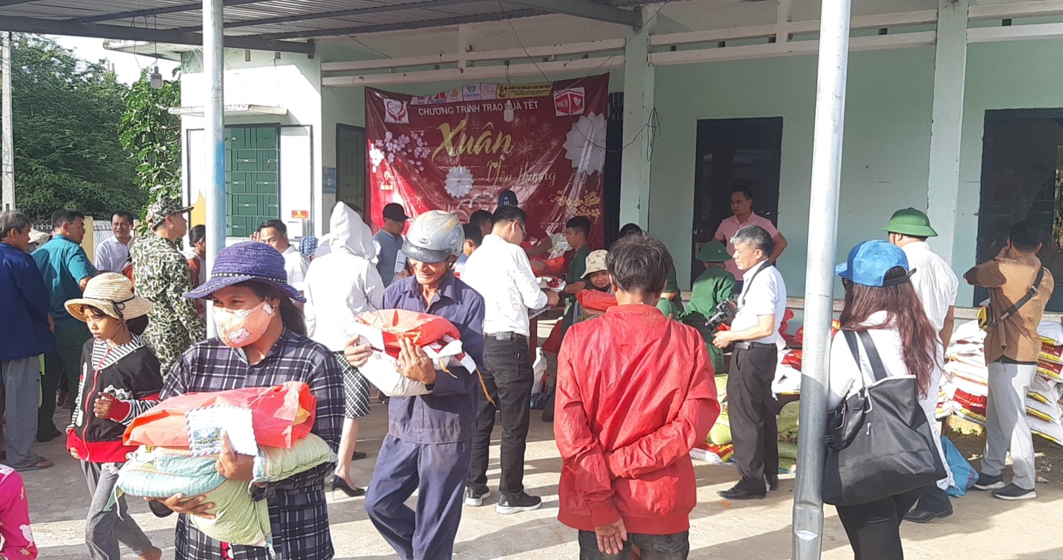 Chuyện bây giờ mới kể 