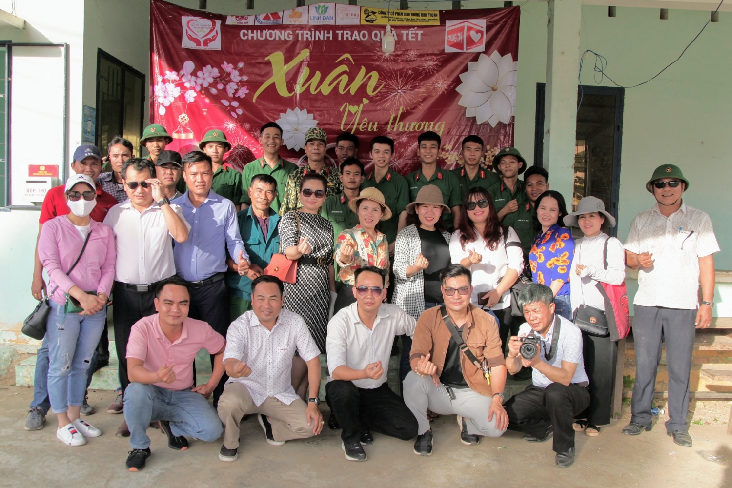 Chuyện bây giờ mới kể 