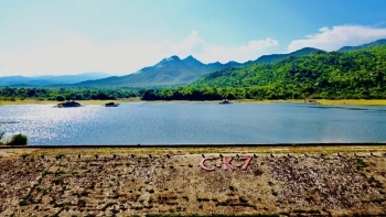 Hồ CK7 - Vẻ đẹp thiên nhiên qua hai mùa kháng chiến