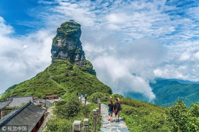 Ngôi đền đôi trên chóp đá cheo leo