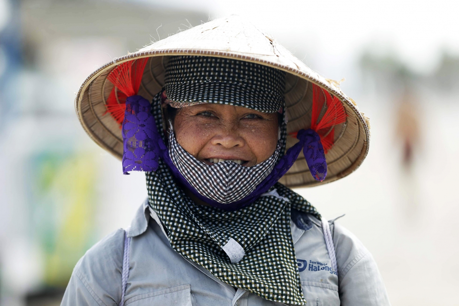 Những "Siêu anh hùng" giữ sạch biển Hạ Long nhung sieu anh hung giu sach bien ha long