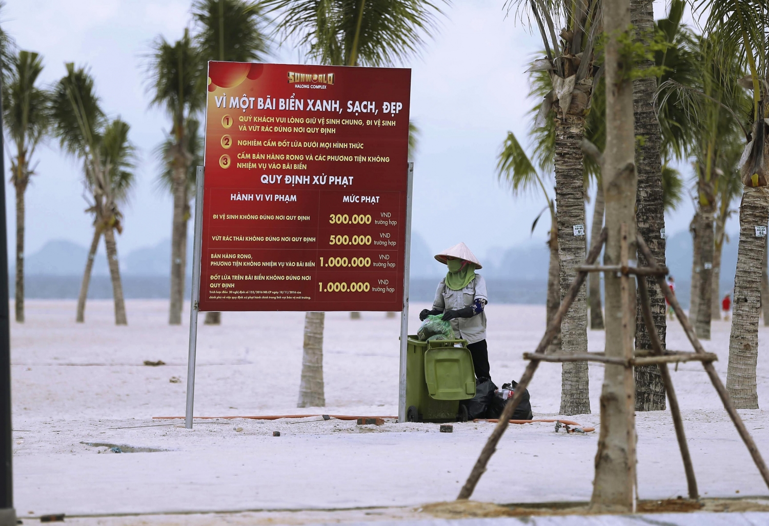 Những "Siêu anh hùng" giữ sạch biển Hạ Long nhung sieu anh hung giu sach bien ha long