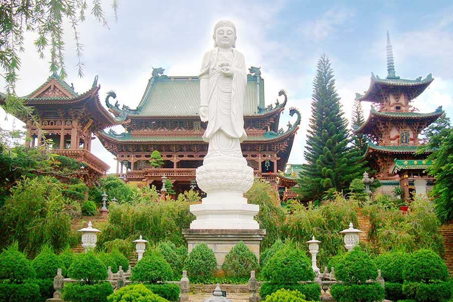 chua minh thanh diem du lich tam linh dep hut hon du khach giua tay nguyen