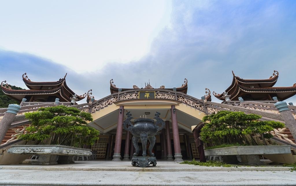 Chùa Cái Bầu - ngôi chùa ven biển đẹp nhất Quảng Ninh chua cai bau ngoi chua ven bien dep nhat quang ninh