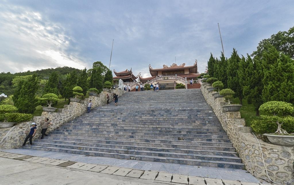 Chùa Cái Bầu - ngôi chùa ven biển đẹp nhất Quảng Ninh chua cai bau ngoi chua ven bien dep nhat quang ninh