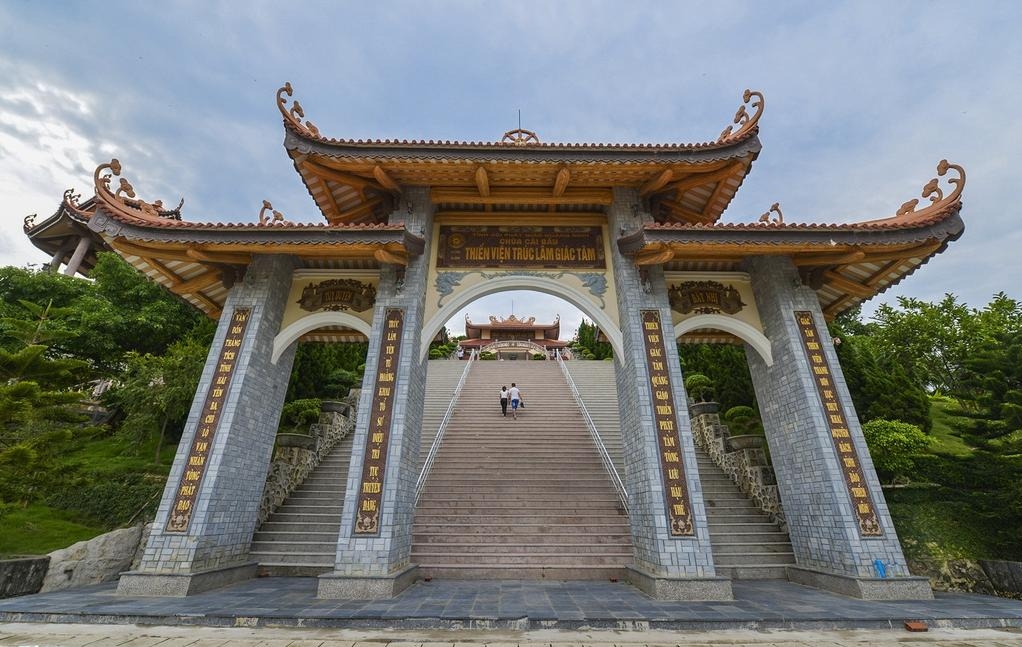 Chùa Cái Bầu - ngôi chùa ven biển đẹp nhất Quảng Ninh chua cai bau ngoi chua ven bien dep nhat quang ninh