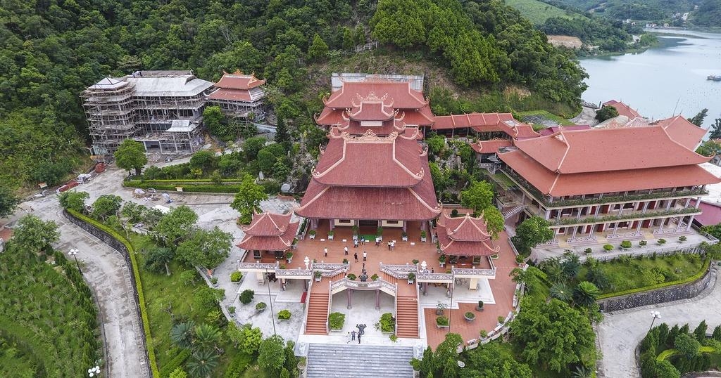 Chùa Cái Bầu - ngôi chùa ven biển đẹp nhất Quảng Ninh chua cai bau ngoi chua ven bien dep nhat quang ninh