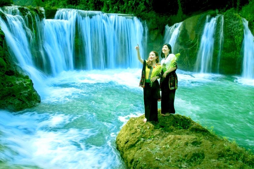 Huyền ảo những thác nước nguyên sơ ở Mường Trời Huyền ảo những thác nước nguyên sơ ở Mường Trời