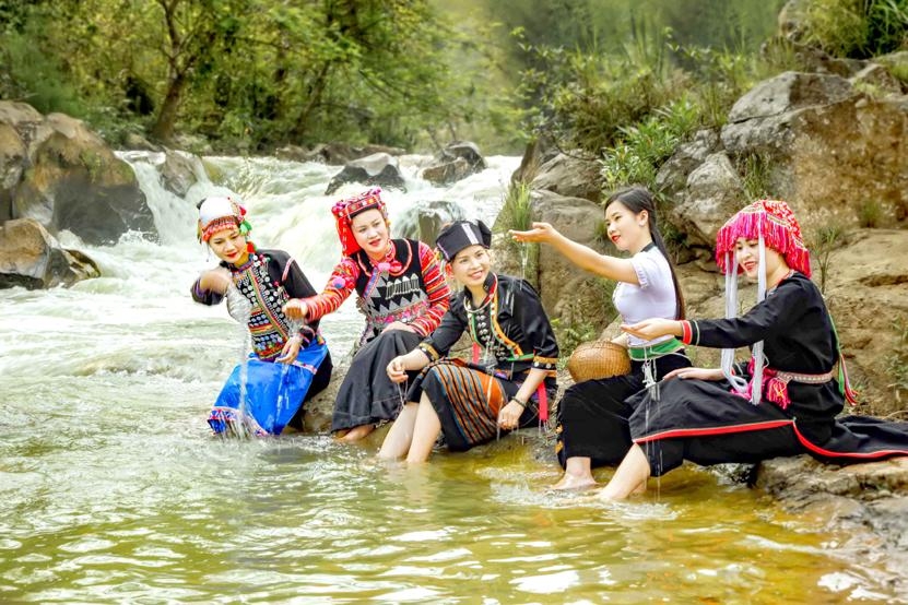 Huyền ảo những thác nước nguyên sơ ở Mường Trời Huyền ảo những thác nước nguyên sơ ở Mường Trời