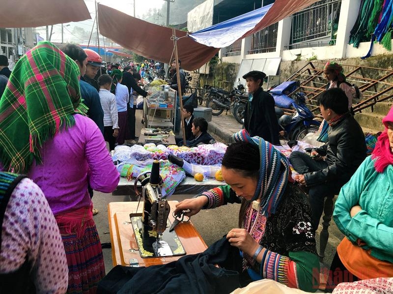 Ấm nồng sớm chợ phiên vùng cao Mèo Vạc Ấm nồng sớm chợ phiên vùng cao Mèo Vạc