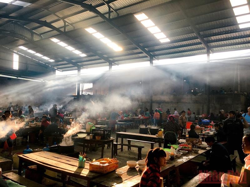 Ấm nồng sớm chợ phiên vùng cao Mèo Vạc Ấm nồng sớm chợ phiên vùng cao Mèo Vạc