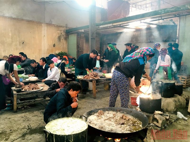 Ấm nồng sớm chợ phiên vùng cao Mèo Vạc Ấm nồng sớm chợ phiên vùng cao Mèo Vạc