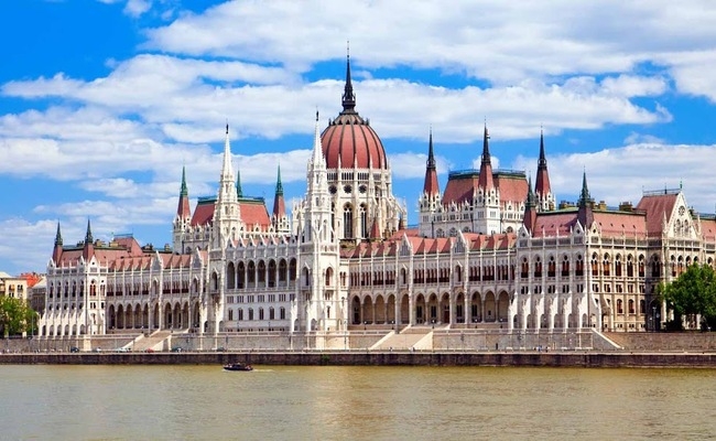 Tòa nhà Quốc hội Hungary có kiến trúc độc đáo nhất thế giới ...