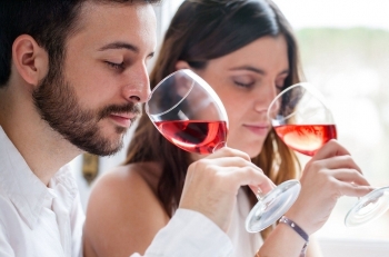 5 bước thưởng thức rượu vang chuẩn người sành
