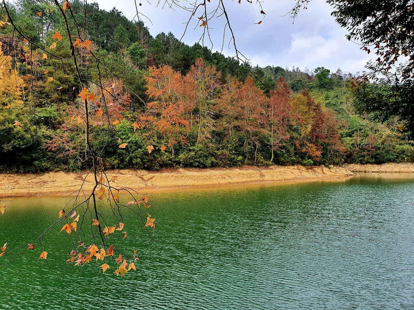 Những hồ nước thơ mộng ở Cao Bằng