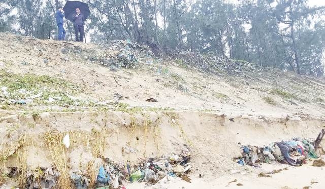 Thừa Thiên Huế: Xử lý dứt điểm bãi rác lộ thiên ở bờ biển Phú Thuận