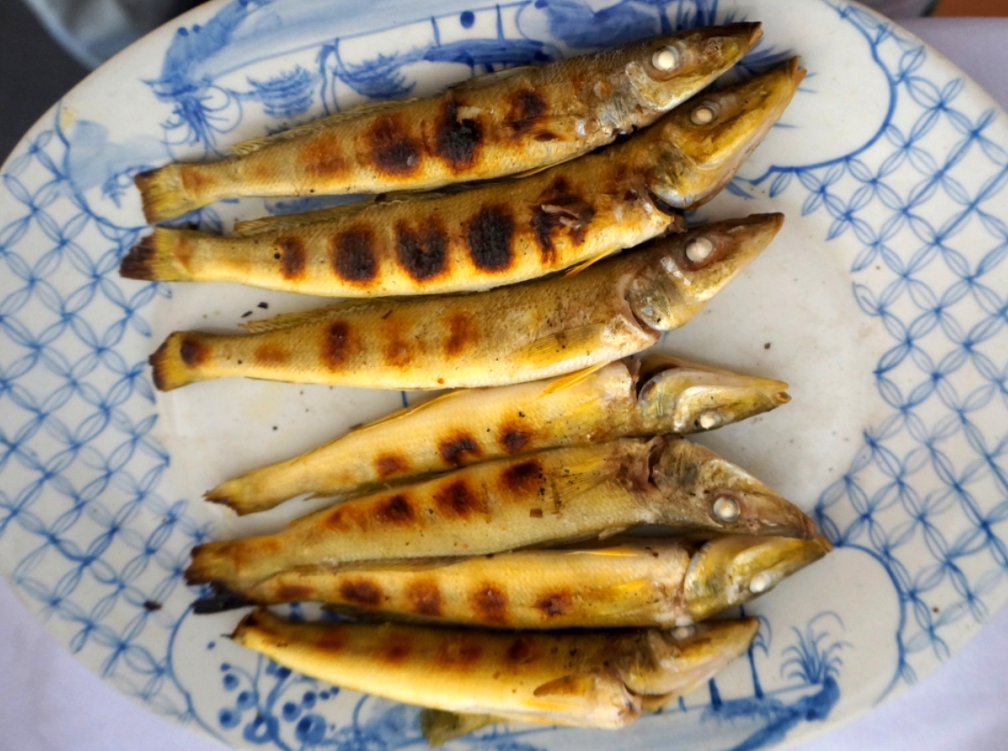 Ra xã đảo Minh Châu ăn cá đục một nắng nướng