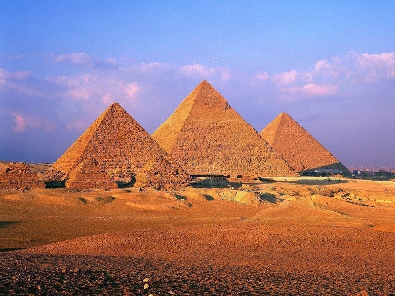 Đại Kim tự tháp tại Giza là một trong những kỳ quan hiếm hoi của thế giới cổ đại còn tồn tại tới ngày hôm nay. (Nguồn: wallpapercave)