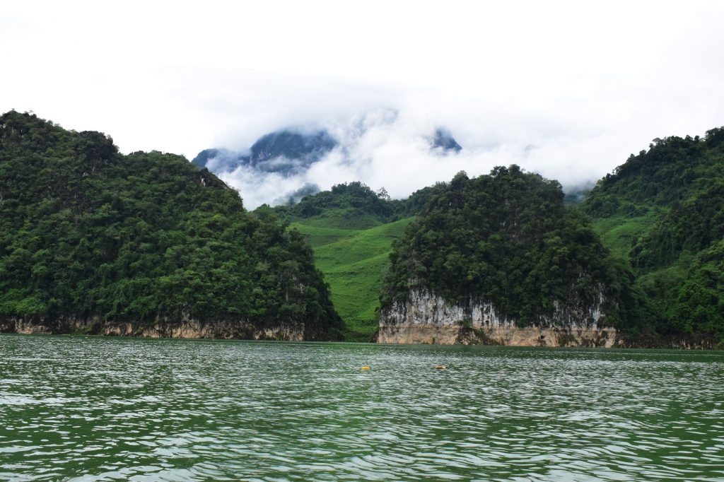 Khám phá trải nghiệm du lịch lòng hồ Sông Đà nơi đại ngàn Tủa Chùa, Điện Biên