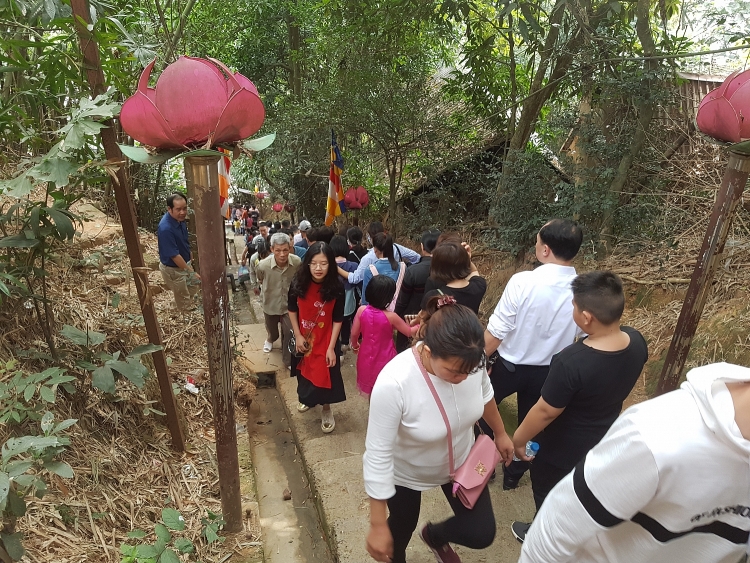 Đầu năm vãn cảnh chùa Tây Phương dau nam van canh chua tay phuong