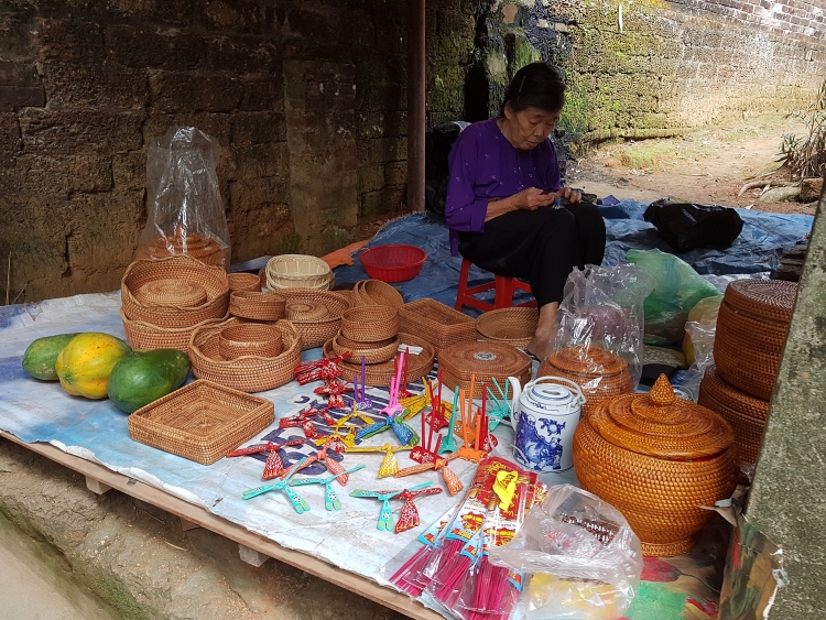 Đầu năm vãn cảnh chùa Tây Phương dau nam van canh chua tay phuong