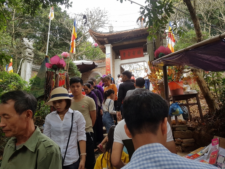 Đầu năm vãn cảnh chùa Tây Phương dau nam van canh chua tay phuong