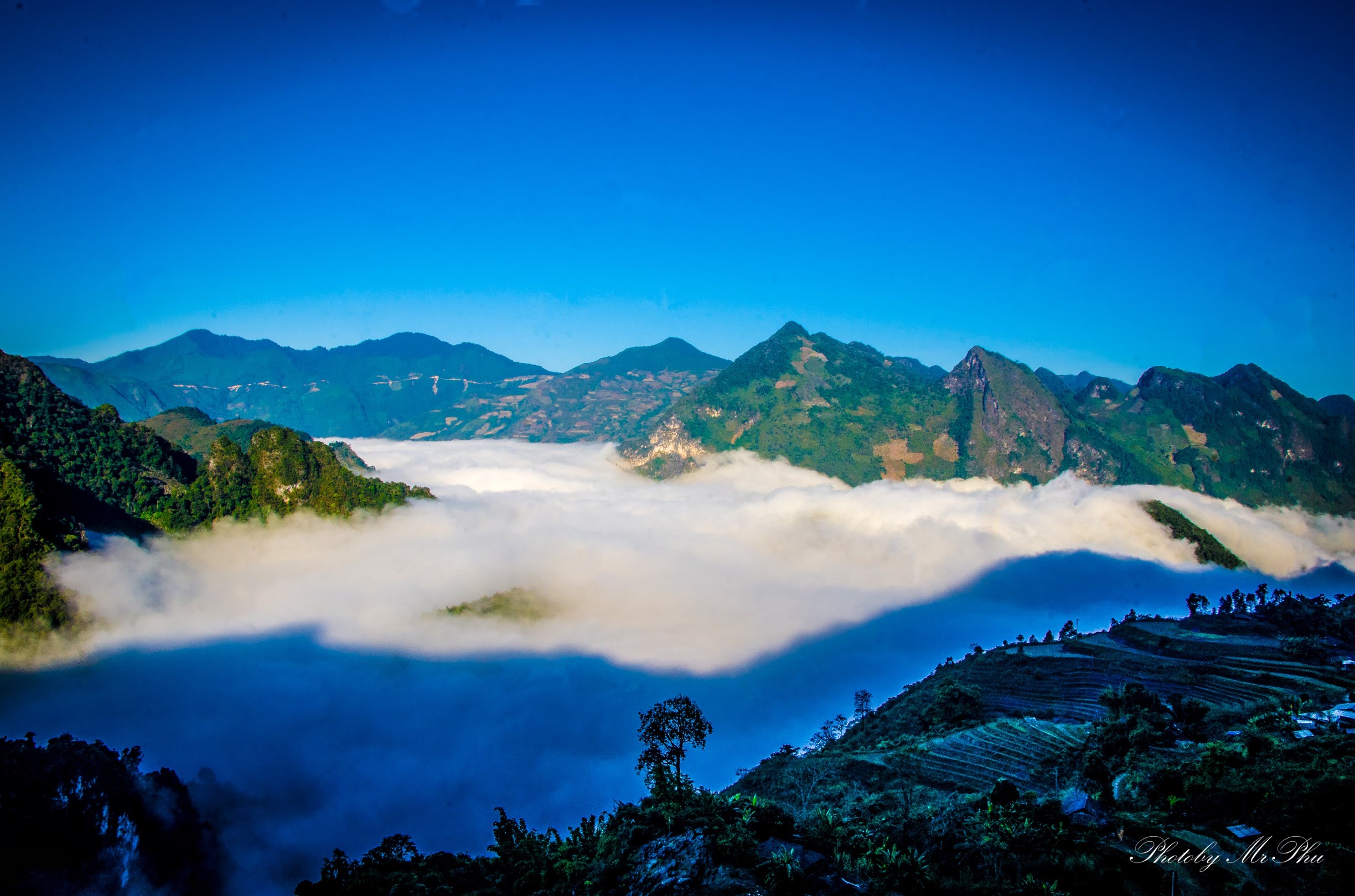 Ngắm 'biển mây' đẹp như tiên cảnh tại Điện Biên