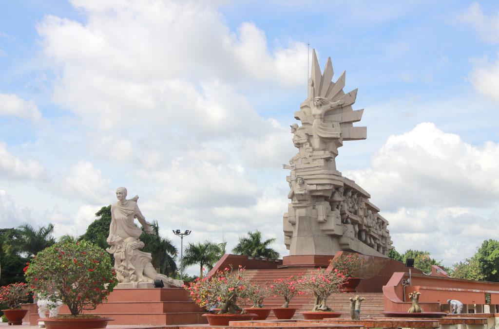 Công viên tượng đài - Biểu tượng của Long An Công viên tượng đài - Biểu tượng của Long An