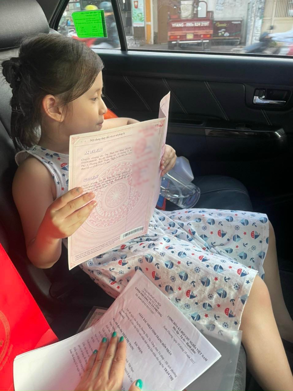 Sao Việt ngày 29/11: Trang Khàn tặng sổ đỏ cho con gái nhân dịp sinh nhật