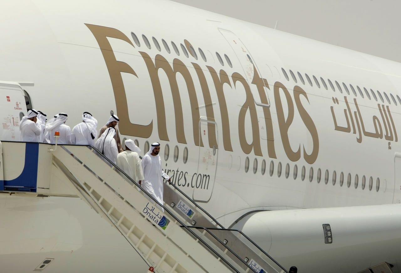 Полет на самолете дубай. Флай Эмирейтс самолеты. Парк самолетов Эмирейтс 2023. Emirates Fly Dubai.