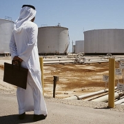 Ả Rập Xê-út giảm giá dầu cho khách hàng ở châu Á khi OPEC tăng nguồn cung