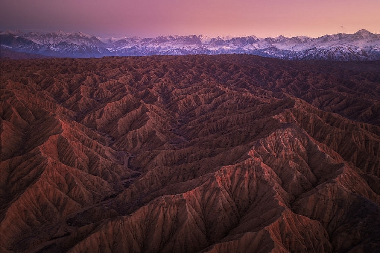 Chiêm ngưỡng vẻ đẹp hùng vĩ tại những hẻm núi “bí ẩn” ở Kyrgyzstan!