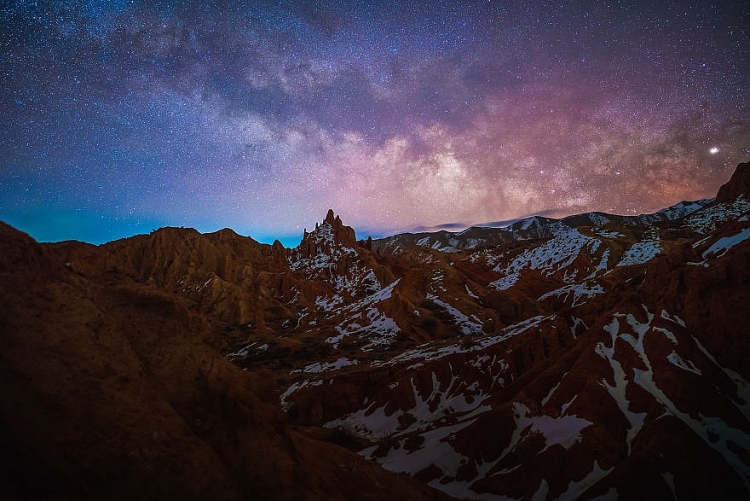 Chiêm ngưỡng vẻ đẹp hùng vĩ tại những hẻm núi “bí ẩn” ở Kyrgyzstan!