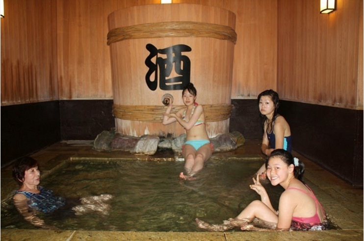 Spa tắm rượu vang độc đáo có một không hai tại Nhật Bản spa tam ruou vang doc dao co mot khong hai tai nhay ban