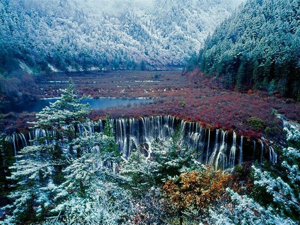 Những hồ nước đẹp như tranh tạo nên khung cảnh thần tiên trên Trái đất - 2