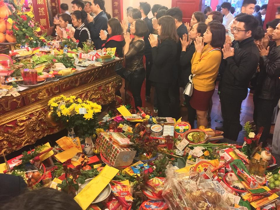 Hà Nội: Người dân thủ đô và du khách thập phương đi lễ Phủ Tây Hồ ngày đầu Xuân ha noi nguoi dan thu do va du khach thap phuong di le phu tay ho ngay dau xuan