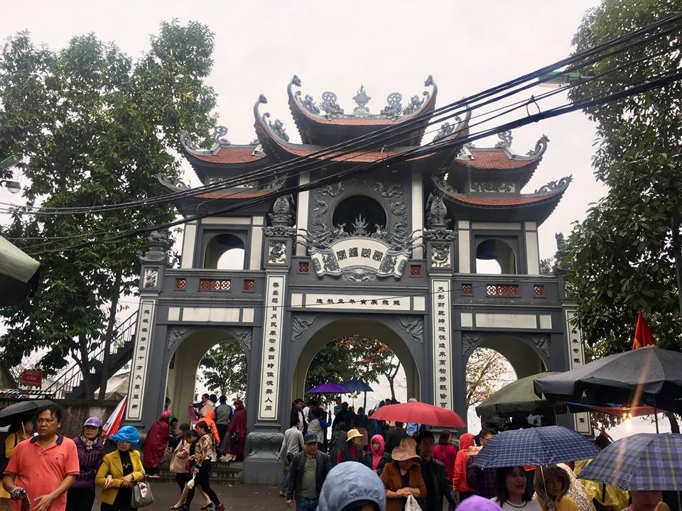 Hà Nội: Người dân thủ đô và du khách thập phương đi lễ Phủ Tây Hồ ngày đầu Xuân ha noi nguoi dan thu do va du khach thap phuong di le phu tay ho ngay dau xuan